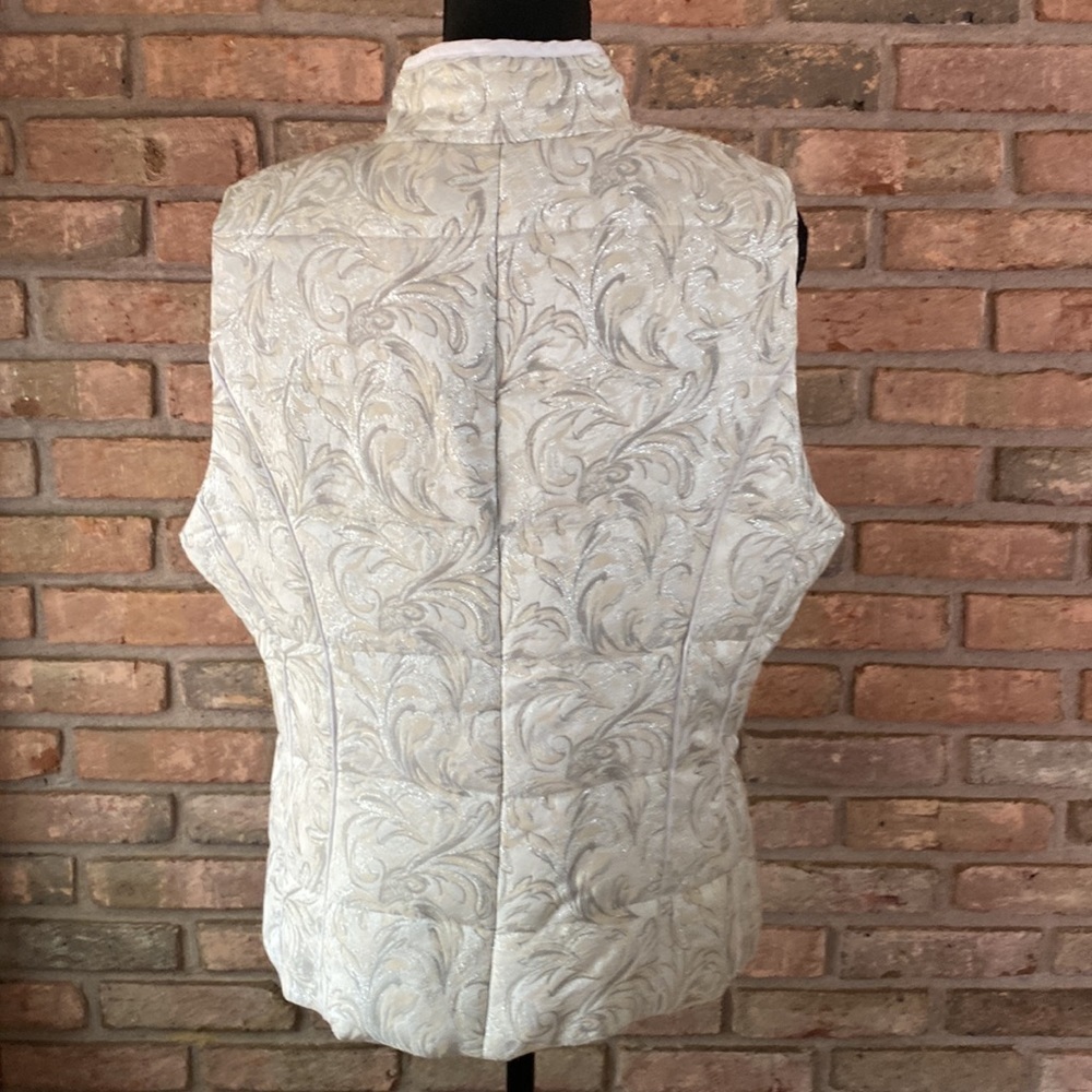 White House Black Market Puffer Vest Large EUC - Picture 3 of 12